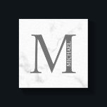 Toile Marbre blanc Monogramme personnalisé et nom<br><div class="desc">Monogramme personnalisé et design de nom caractéristiques monogramme personnalisé et nom dans le style de police serif classique. Parfait comme décors de maison, cadeaux de ménage, cadeaux de vacances pour la famille, les jeunes mariés et plus.</div>