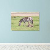 Toile Mère Zebra avec nouveau-né Colt (Insitu (Plancher de Bois))