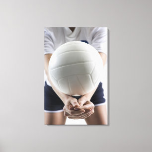 Toile Mi vue de section d'une jeune femme servant a