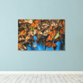 Toile Migration des papillons monarques accrochés aux fe (Insitu (Plancher de Bois))