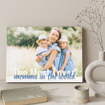 Toile Momma la plus aimée dans le monde Photo enveloppée<br><div class="desc">Créez votre propre toile enveloppée personnalisée moderne avec l'une de vos photos préférées. La typographie moderne surdimensionnée est entièrement modifiable et se lit actuellement "La Momma la plus aimée du monde". Le modèle photo est prêt pour vous à ajouter votre photo, qui est affichée au format paysage. Si vous souhaitez...</div>