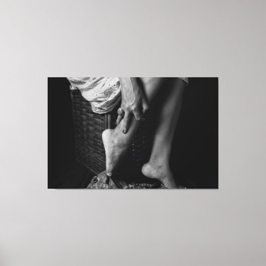 Toile Monochrome Grace: An Artistic Study (Recto)