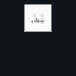 Toile Monogramme Elegant Blanc noir personnel<br><div class="desc">Un monogramme élégant avec votre nom personnel. l'arrière - plan est blanc avec votre nom dans une police de script noir moderne. Votre initiale est dans une couleur gris-doux.</div>