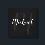 Toile Monogramme et nom personnalisés noirs<br><div class="desc">Cadeau Monogramme personnalisé et nom de famille avec nom en blanc style de police script moderne et monogramme en gris style de police script moderne comme arrière - plan sur arrière - plan noir.</div>