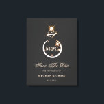 Toile Monogramme Or Diamond Wedding Enregistrer La Date<br><div class="desc">donnez le jour de mariage ce sens du pourcentage avec ce minimaliste Royal Plain Noir Enregistrer la Date Canvas Imprimer caractéristiques Or diamant Brillant anneau encerclé deux monogrammes initiales et détails professionnels texte utilisant la typographie et le texte gras. que design simple et minimaliste peut s'adapter à toutes les heures...</div>