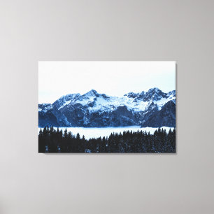 Toile Montagnes, forêt d'épinettes et nuages