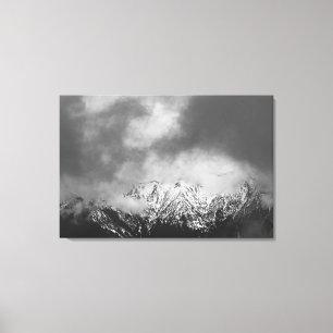 Toile Montagnes noires et blanches dans les nuages