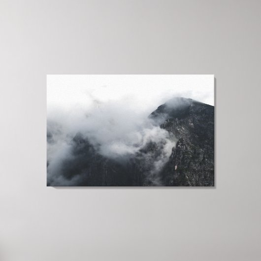 Toile Nuages blancs sur les sombres montagnes rocheuses (Recto)