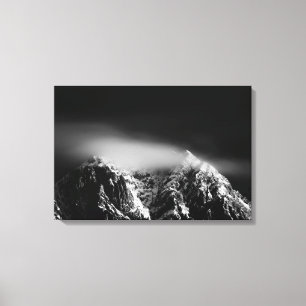 Toile Nuages noirs et blancs longs au-dessus de la monta