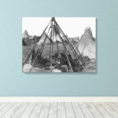 Toile Oglala Femmes et enfants à l'intérieur de Tipi (Insitu (Plancher de Bois))