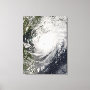 Toile Ouragan Neoguri approchant la Chine
