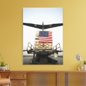 Toile Palette contenant de l'aide humanitaire (Insitu(Salon))