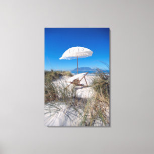 Toile Parapluie et chaise sur la plage