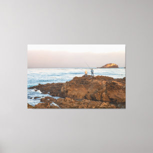 Toile Pêcheurs sur le rivage rocheux à Sunrise