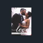 Toile Personnalisé Newlyweds Mariage Photo Love script<br><div class="desc">Customisez cette toile étirée avec votre photo mariage préférée. Personnalisez avec vos noms et votre date spéciale. Une police élégante,  script et tendance utilisée pour le mot "Amour". Un cadeau parfait pour les jeunes mariés.</div>