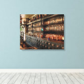Toile Pharmacie - Tant de tiroirs et de bouteilles (Insitu (Plancher de Bois))