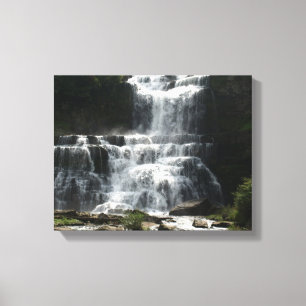 Toile Photo de cascade prise dans la nature créée comme
