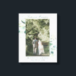 Toile Photo de mariage avec une verdure élégante d'eucal<br><div class="desc">Galerie botanique élégante sur toile mettant en vedette votre photo de mariage préférée encadrée de feuilles d'eucalyptus et de verdure avec une touche de bleu et des paillettes de faux or sur un fond lavis aquarelle pastel. Au-dessus, vos noms sont inscrits en écriture et en dessous figurent la ville, l'état...</div>
