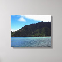 Photo d'eau vers la montagne créé comme un