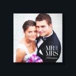 Toile photo personnalisée M. et Mme<br><div class="desc">Téléchargez votre photo pour créer un cadeau unique pour vous-même ou pour quelqu'un d'autre! Consultez nos collections complètes à l'adresse berryberrysweet.com. Des couleurs personnalisées sont également disponibles sur demande. Design © berryberrysweet.com</div>