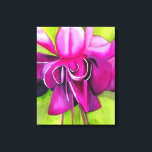 Toile Pink Fuchsia pop art<br><div class="desc">D'une aquarelle originale d'une fleur tropicale Fuchsia rose vif et violet en gros plan. Cette oeuvre florale est colorée et lumineuse et s'inspire du pop art et de l'art botanique. Assurément pour ajouter une pop de couleur à votre décor.</div>