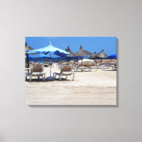 Plage de sable avec chaises et parasols Mur Art