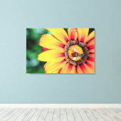 Toile Pollen de close-up extrême de A Bee Collecting (Insitu (Plancher de Bois))