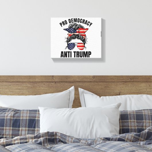 Toile Pro Democracy - Anti Trump Messy Bun drapeau améri (Insitu(Chambre))