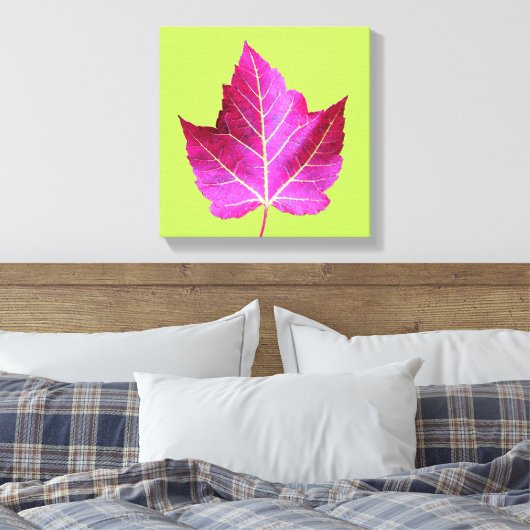 Toile Red Autumn Maple Leaf on Green Background (Insitu(Chambre))