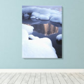 Toile Réflexion de la montagne dans la rivière (Insitu (Plancher de Bois))