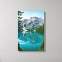 Réflexions des montagnes sur le lac Blue