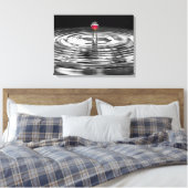 Toile rose rouge dans une goutte d'eau (Insitu(Chambre))