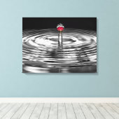 Toile rose rouge dans une goutte d'eau (Insitu (Plancher de Bois))