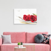 Toile roses rouges romantiques sur une assiette à dîner (Insitu(Salon))