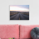 Toile route en béton noir entre steppe (Insitu(Salon))