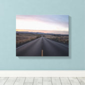 Toile route en béton noir entre steppe (Insitu (Plancher de Bois))