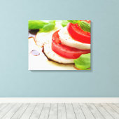 Toile Salade Caprese. Tranches de tomates et de mozzarel (Insitu (Plancher de Bois))