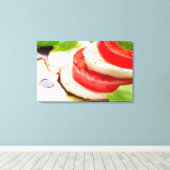 Toile Salade Caprese. Tranches de tomates et de mozzarel (Insitu (Plancher de Bois))