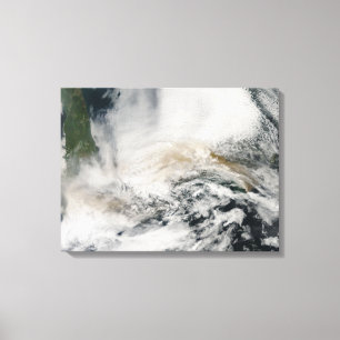 Toile Sarychev font une pointe le soufflement à travers