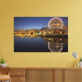 Toile Science World et CBD reflétés dans False Creek, (Insitu(Salon))