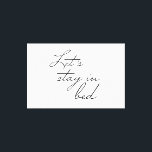 Toile Séjournez en Bed Modern wall Art quote Simple<br><div class="desc">Typographie simple et moderne,  police manuscrite pour les mots "Restons au lit". Un mur moderne L'art est une citation pour votre décoration de chambre chic.</div>