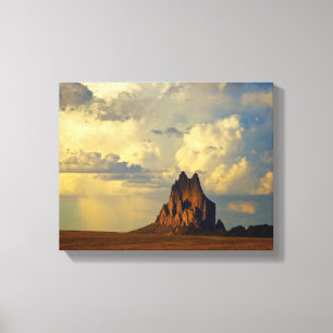 Toile Shiprock contre le cumulo-nimbus