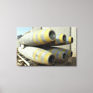 Toile Six bombes GBU-12 se reposent dans un support