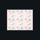 Toile Starbursts Atomique Rose Iconique Étiquettes<br><div class="desc">Ce motif d'impression en toile étanche rose Iconique présente des étoiles atomiques emblématiques. C'est vrai ! L'ancienne école, l'arrière - plan de couleur rose Première dame avec des taches d'or est la toile de fond parfaite pour le céleri turquoise, apaisant et kitsch cercles de couleur vert poire. Les taches de...</div>