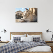 Toile Statue de lion devant une église historique (Insitu(Chambre))