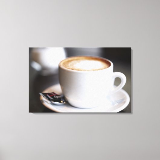 Toile tasse de café latte sur la table, gros plan (Recto)