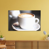 Toile tasse de café latte sur la table, gros plan (Insitu(Salon))