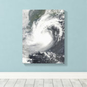 Toile Tempête tropicale Parme approchant la Chine et le (Insitu (Plancher de Bois))