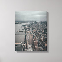 terrain de construction près du plan d'eau pendant