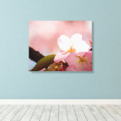 Toile Timide, la fleur de sakura se protège derrière ses (Insitu (Plancher de Bois))